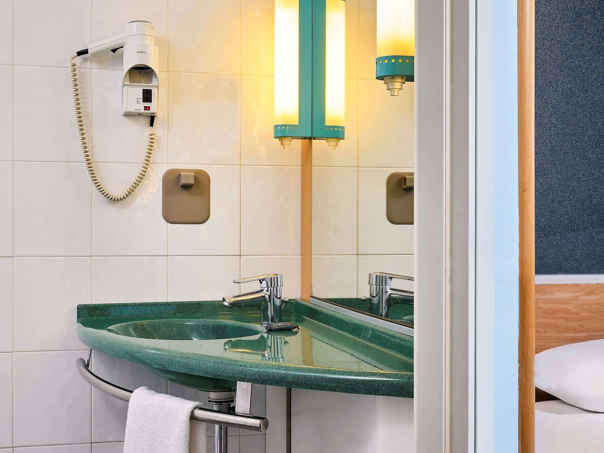Hotel Ibis Firenze Prato Est Campi Bisenzio Exterior photo