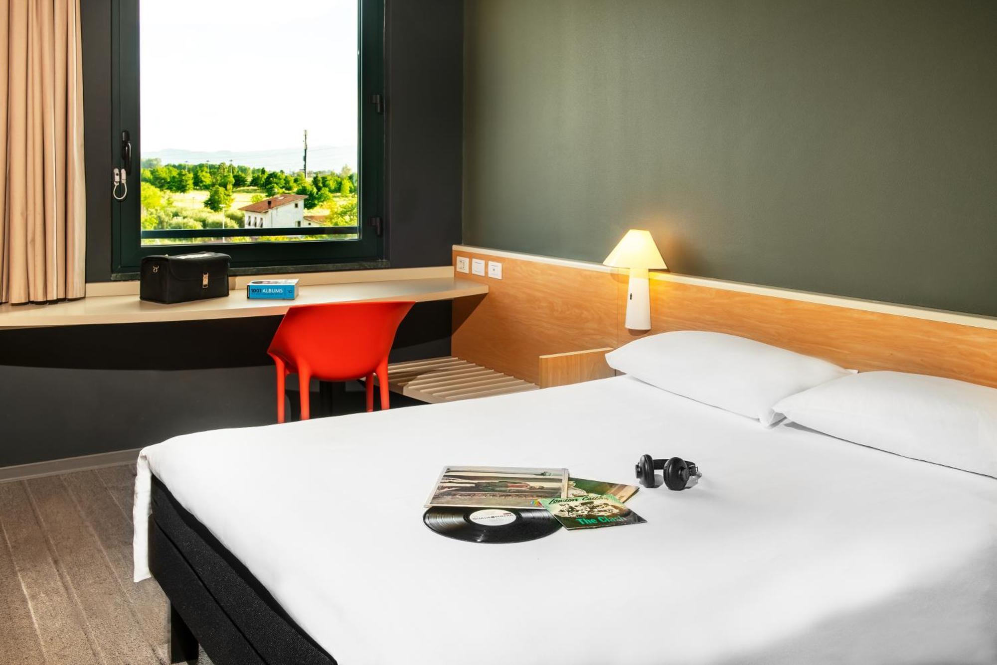 Hotel Ibis Firenze Prato Est Campi Bisenzio Exterior photo
