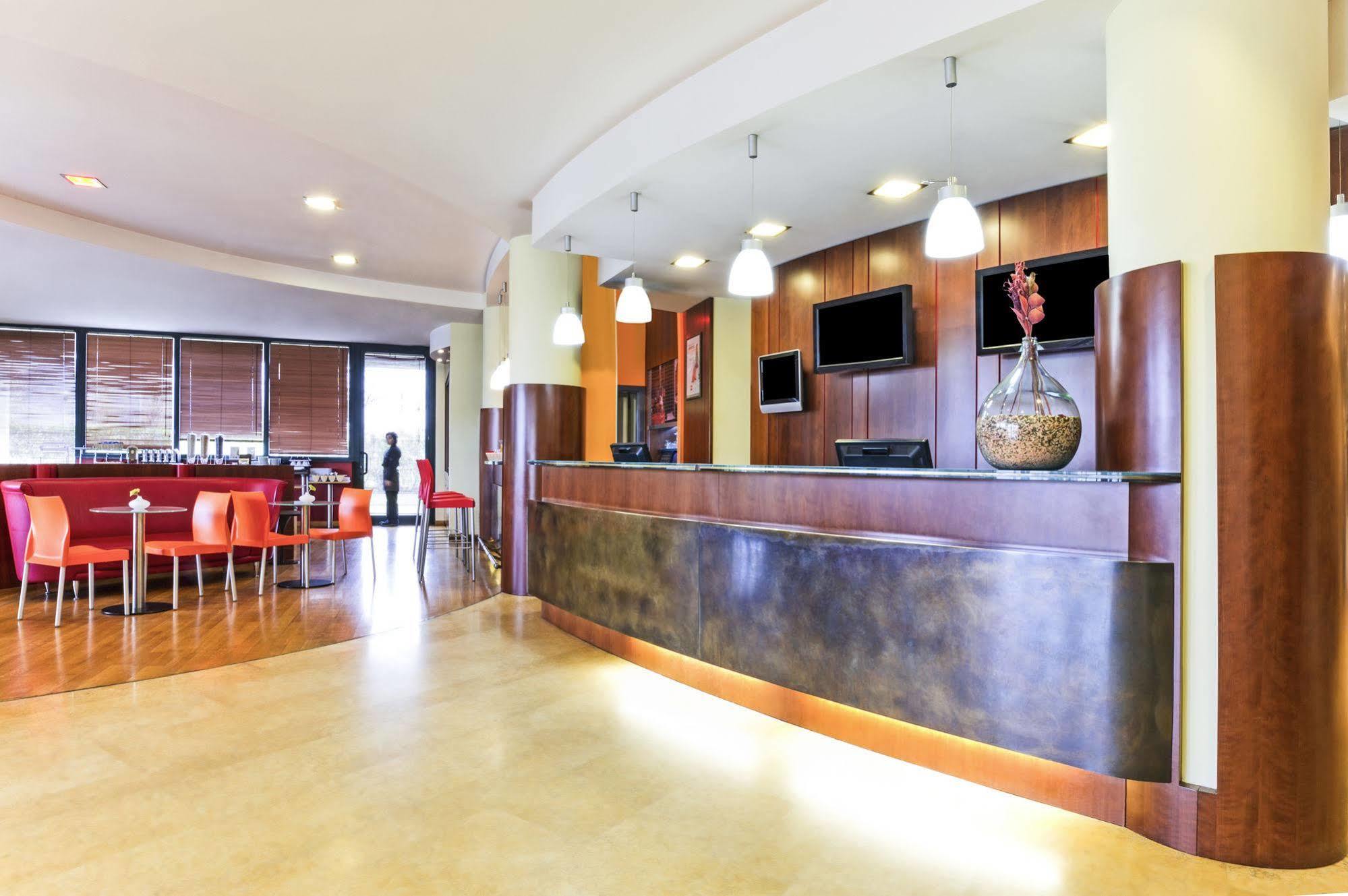 Hotel Ibis Firenze Prato Est Campi Bisenzio Exterior photo